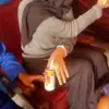 Pemadam Kebakaran Bantu Selamatkan Perempuan dari Botol Minuman yang Menjebak Tangannya.