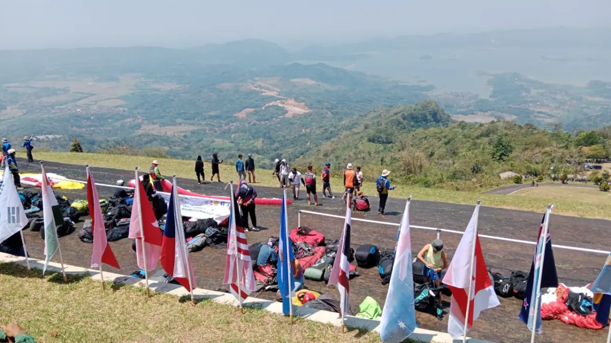 Hari Pertama Kejuaraan Paralayang Dunia di Sumedang Gagal Digelar Akibat Angin Kencang