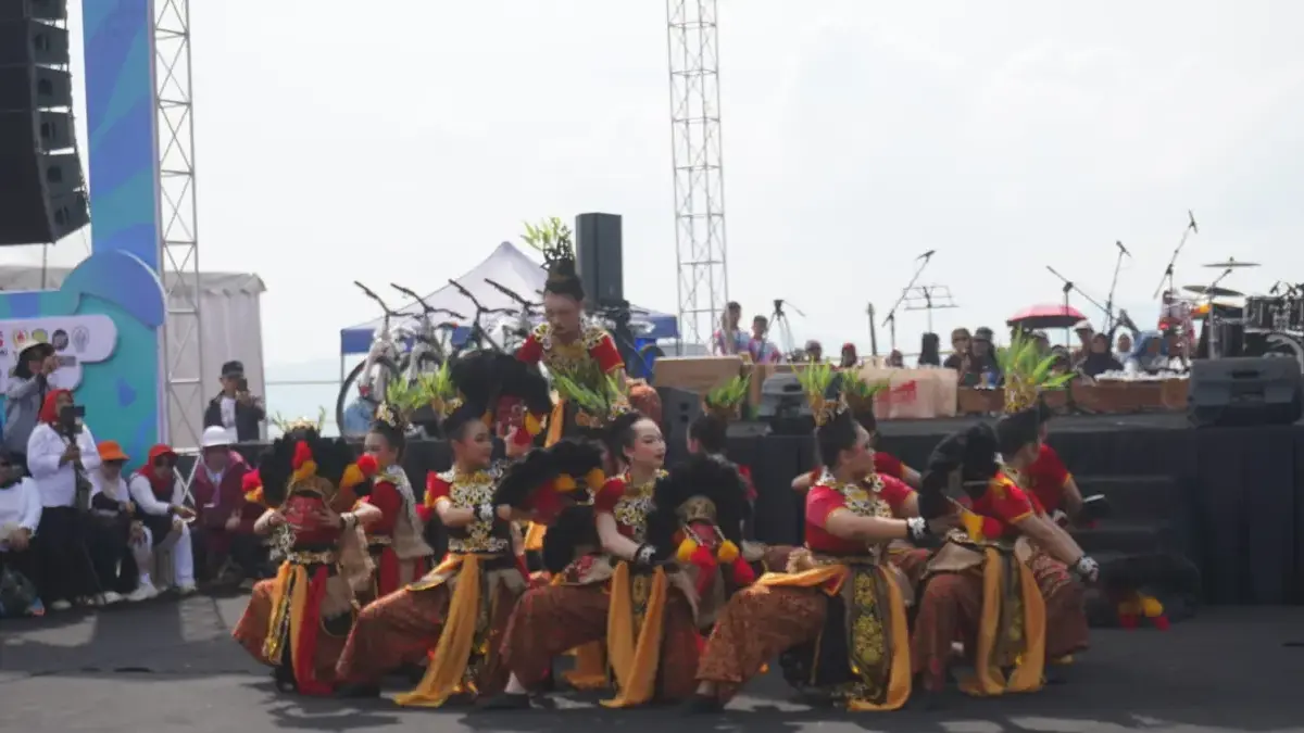 Sanggar Tari Jamparing Parikesit Tampil Memukau di Festival Pesona Jatigede