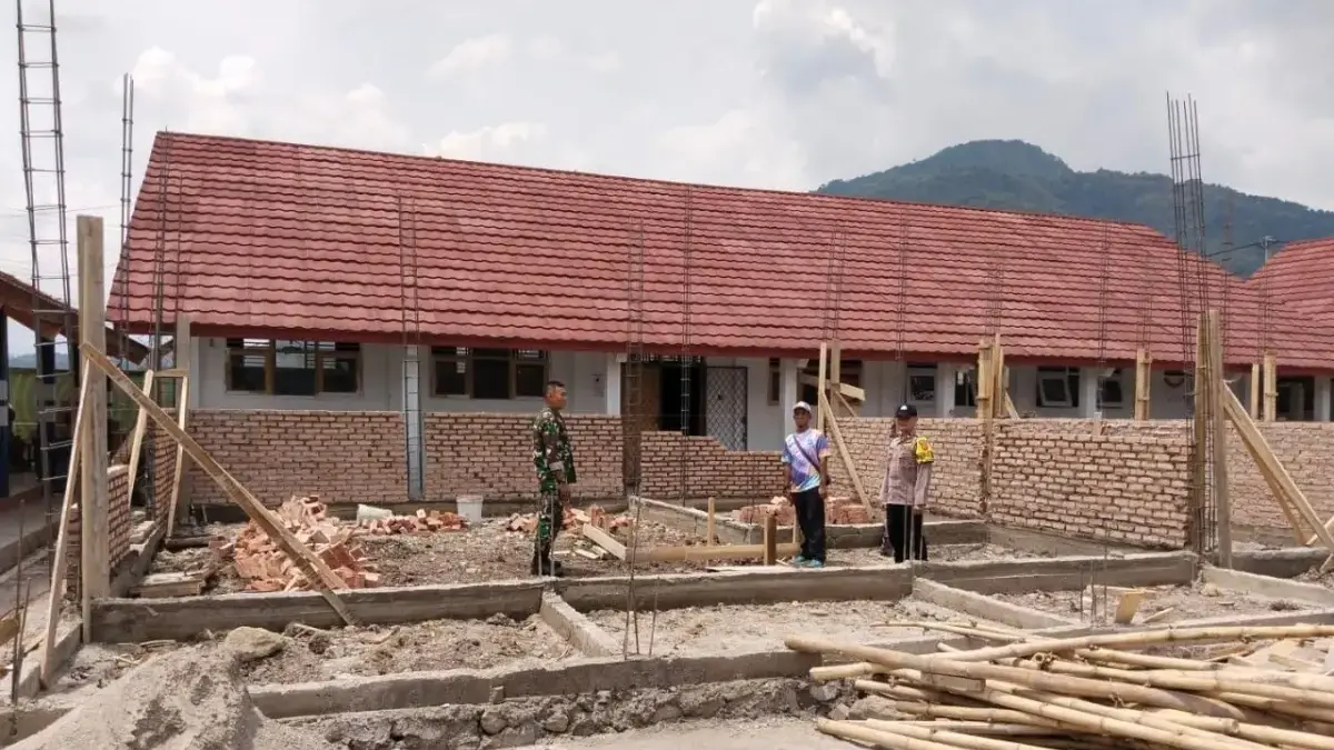 Pantau Pembangunan Perpustakaan SMPN 4
