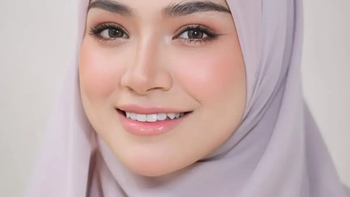 8 Langkah Makeup Natural Simple, Cocok buat Anak Kuliah & Sekolah
