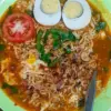 Bikin Sendiri Mie Nyemek Rumahan, Simpel tapi Rasanya Juara!
