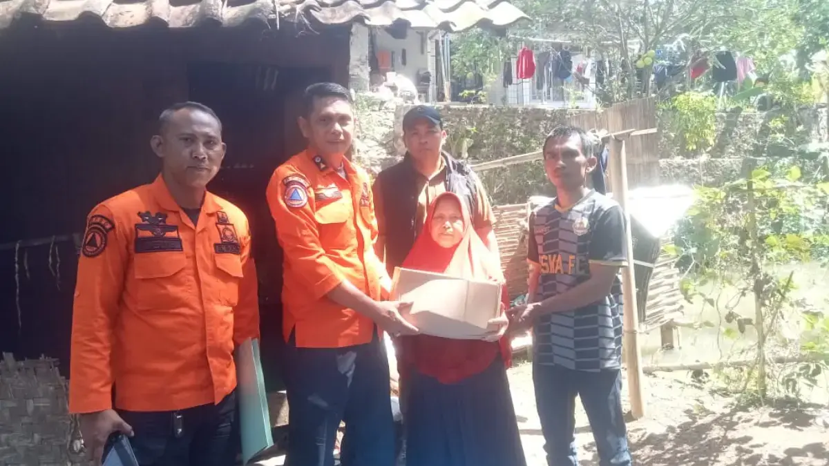 Ma Acih, Lansia di Sindulang yang Bertahan Hidup di Rumah Hampir Roboh