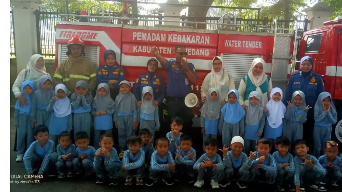 Belajar Sambil Bermain, Anak PAUD Al Qomar Antusias Ikuti Edukasi Pemadam Kebakaran