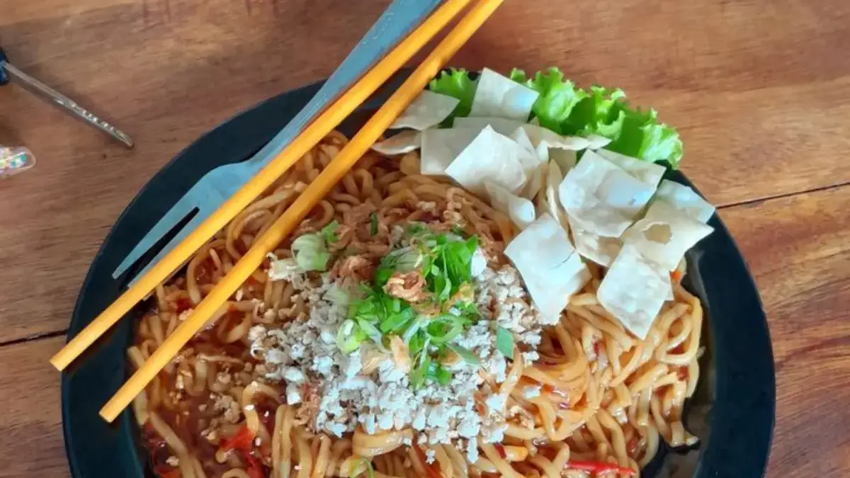 Sensasi Mie Jebew di Sumedang, Siap Bikin Lidah Terbakar Nikmat