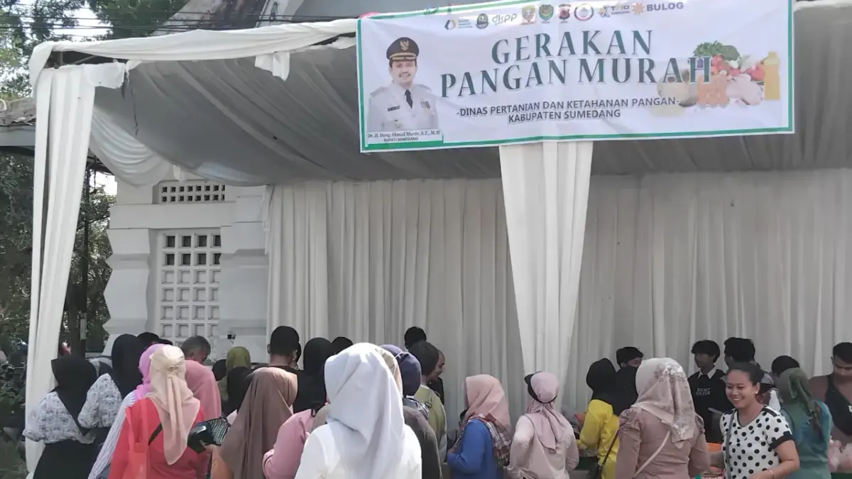 Harga di Gerakan Pangan Murah Sumedang Lebih Terjangkau, Warga Antusias Belanja Kebutuhan Pokok Harga di Gerakan Pangan Murah Sumedang Lebih Terjangkau, Warga Antusias Belanja Kebutuhan Pokok