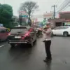 Polisi Jatinangor Atur Lalu Lintas Sore Hari, Wujudkan Arus Aman dan Kondusif