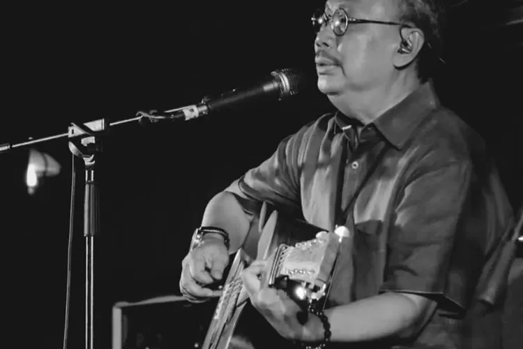 Lirik Untuk Sebuah Nama - Pance Pondaag: Biarlah hanya di dalam mimpi