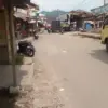 Akses Jalan Pasar Rakyat Sumedang Rusak Parah, Pedagang dan Pembeli Terhambat