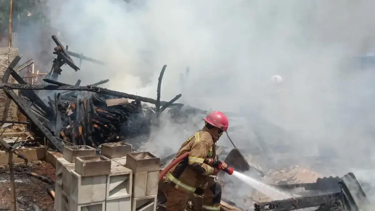 Dua Kambing Tewas Terbakar, Kebakaran Gudang Kayu dan Kandang di Sukasari Sumedang Diduga Akibat Api Hawu