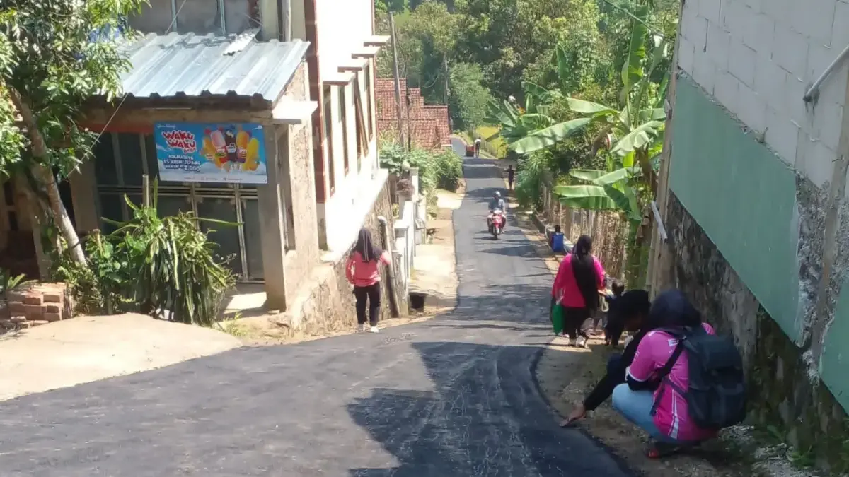 Pemdes Mekarjaya Perbaiki Akses Jalan Desa Lewat Dana Bangkudes, Dorong Pertumbuhan Ekonomi Warga