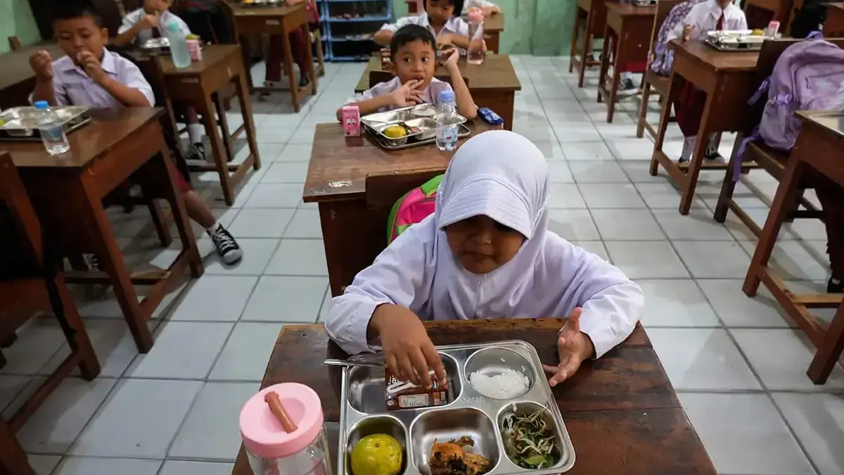 Dapur SPPG D’Legend Cafe Galakkan Kampanye “Anak Indonesia Cinta Sayur” di Sekolah-Sekolah Jatinangor