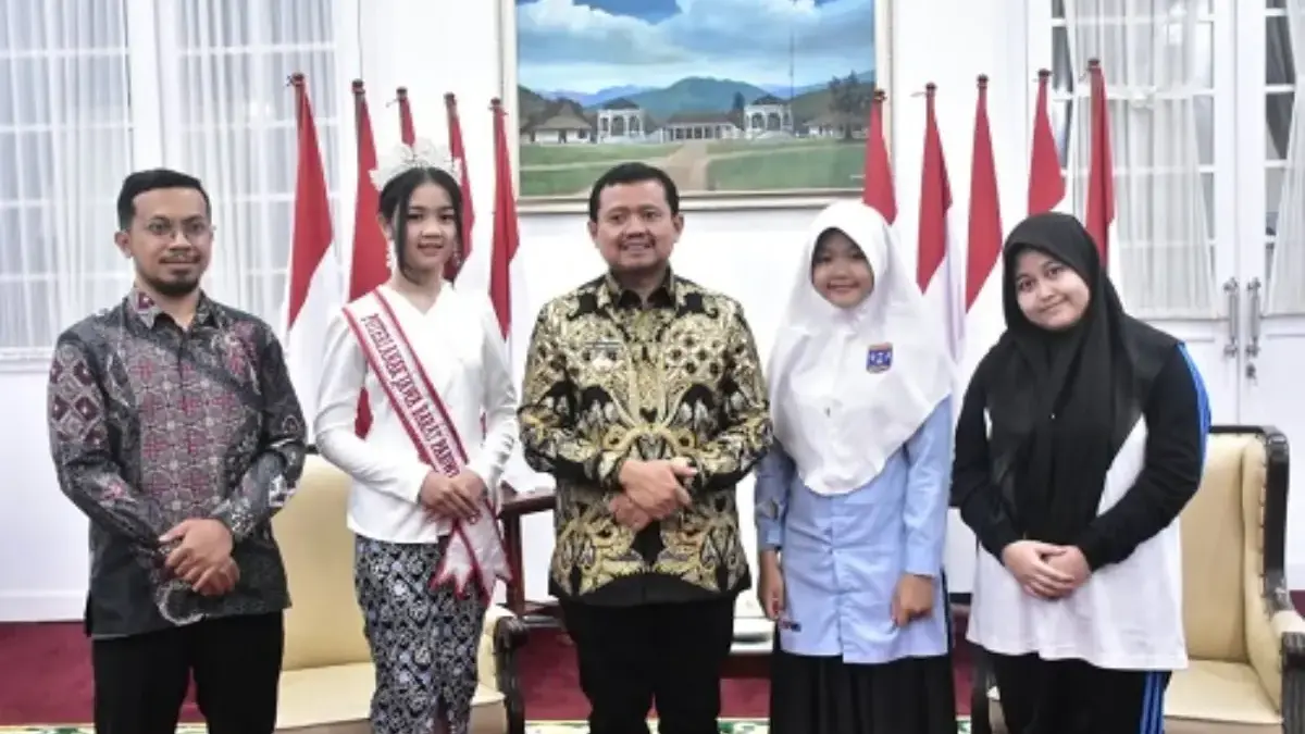 4 Pelajar Sumedang Wakili Jawa Barat di Festival Literasi Perpusnas 2025 4 Pelajar Sumedang Wakili Jawa Barat di Festival Literasi Perpusnas 2025