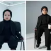 Edit Foto Anak Perempuan Keren dalam Outfit Hitam Elegan Dengan AI