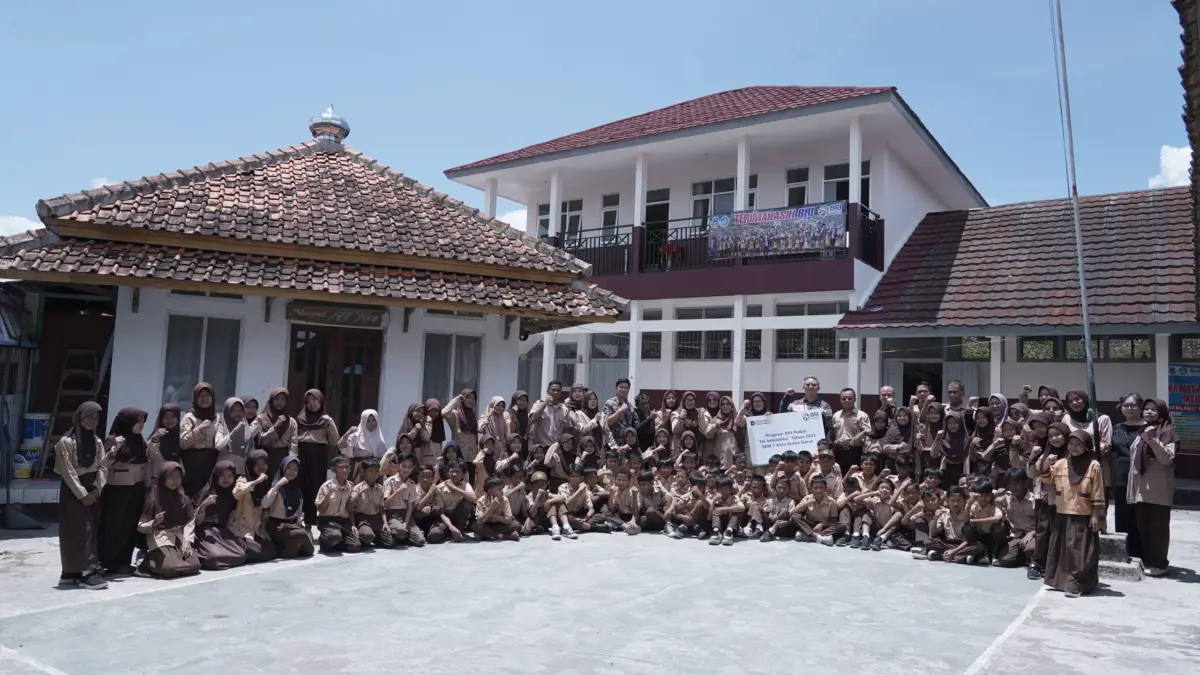 BRI Serahkan Bantuan Fisik Sekolah kepada SDN 7 Kota Kulon Garut melalui Program BRI Peduli Ini Sekolahku