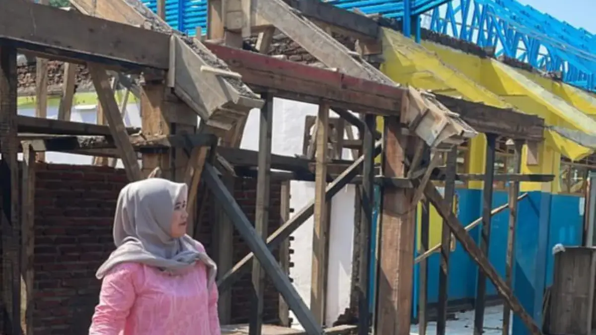 Sekolah Direhab, KBM Tetap Berjalan di SDN Sindang II