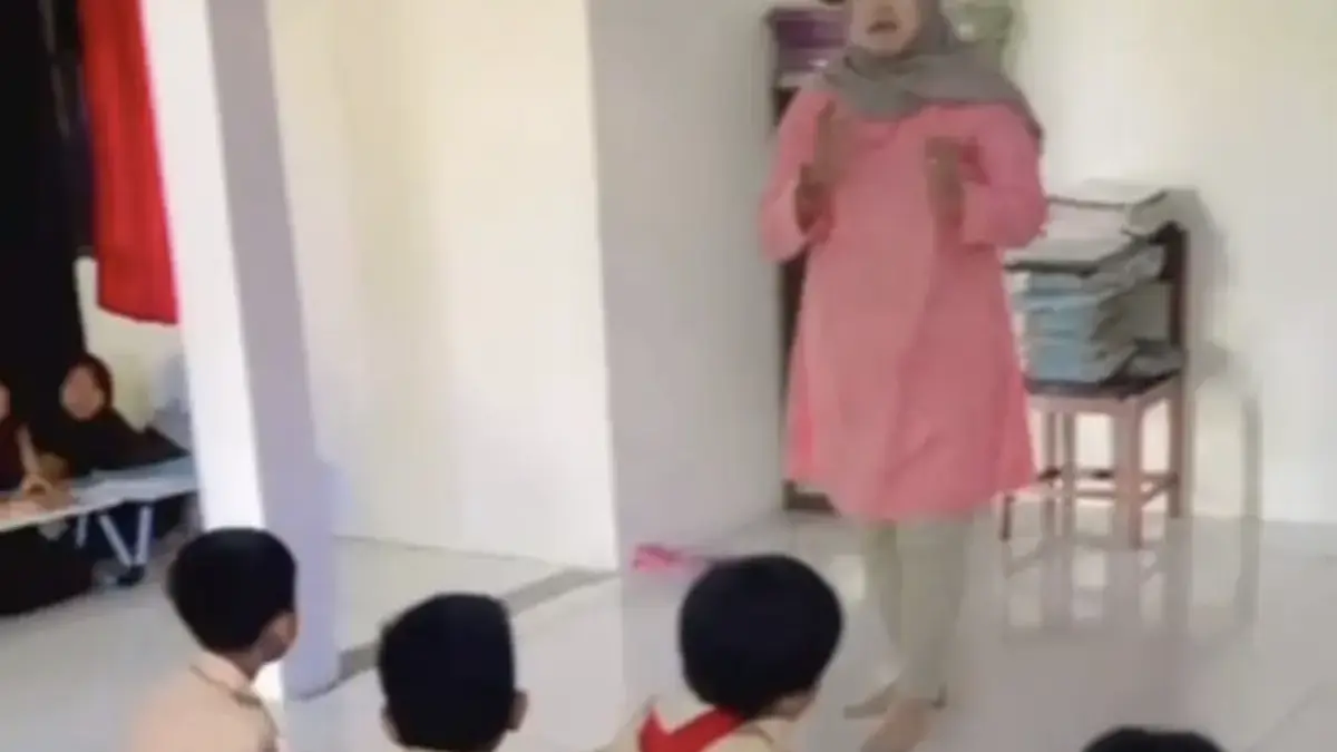 Sekolah Direhab, KBM Tetap Berjalan di SDN Sindang II