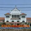 Melangkah Turun Kereta, Langsung ke Pusat Batik: Mengapa BT Batik Trusmi Begitu Dekat dengan Stasiun Cirebon?