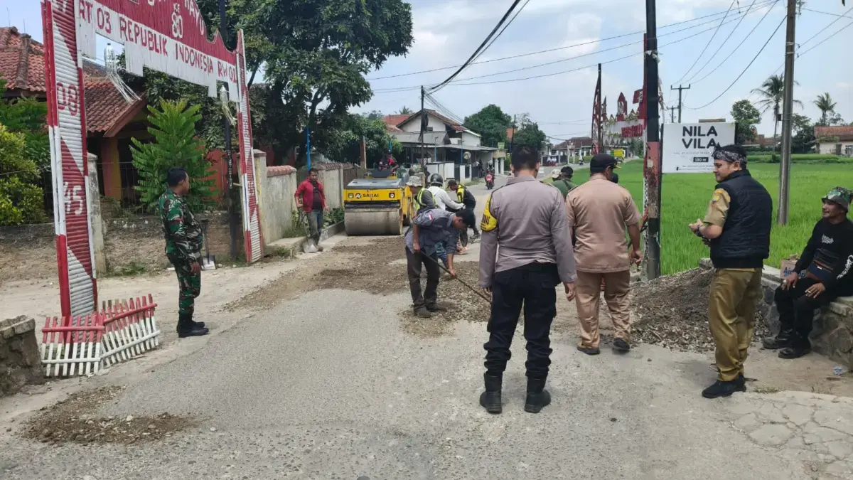 Perbaikan Jalan di Cimanggung Mulai Digarap, Warga Sambut Gembira