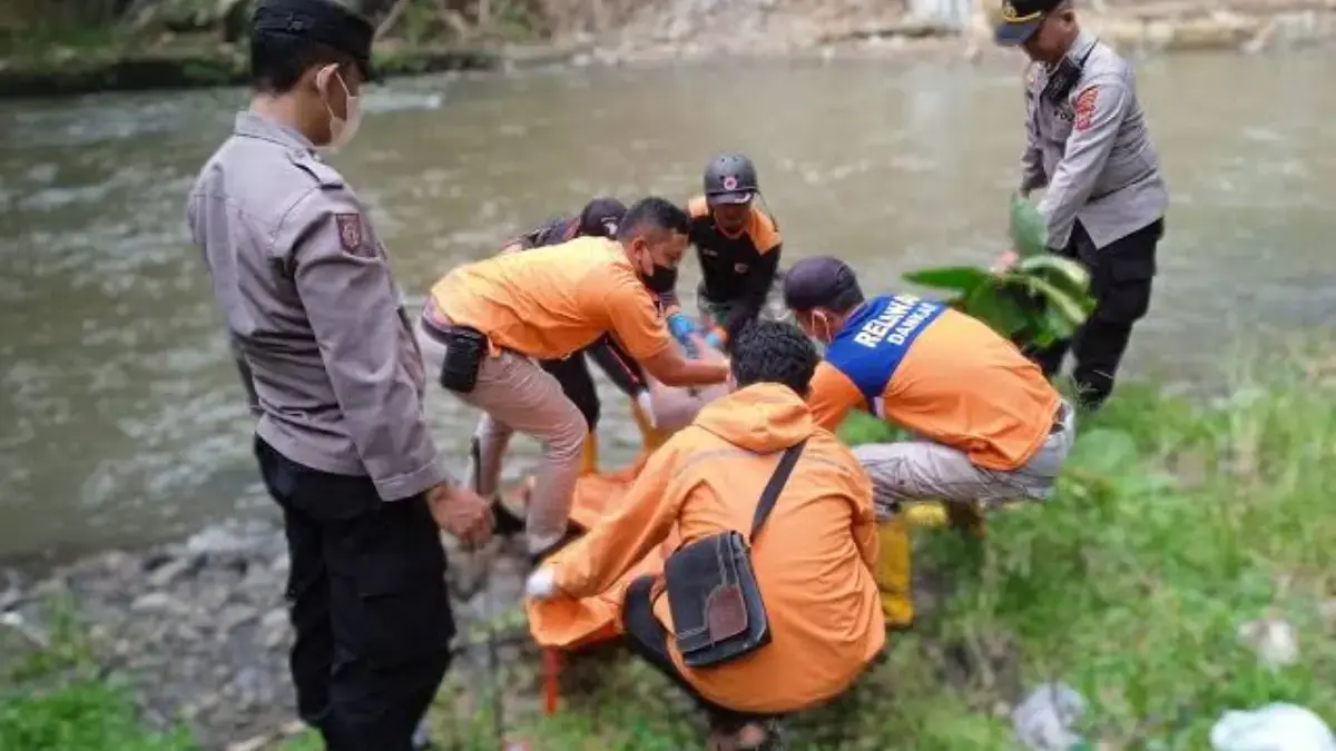 Mayat Misterius Ditemukan Mengapung di Sungai Cipacing, Warga Jatinangor Gempar Mayat Misterius Ditemukan Mengapung di Sungai Cipacing, Warga Jatinangor Gempar