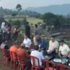Rapat Santai di Alam Terbuka, Bupati Dony Mantapkan Persiapan Kunjungan Menteri dan Gubernur