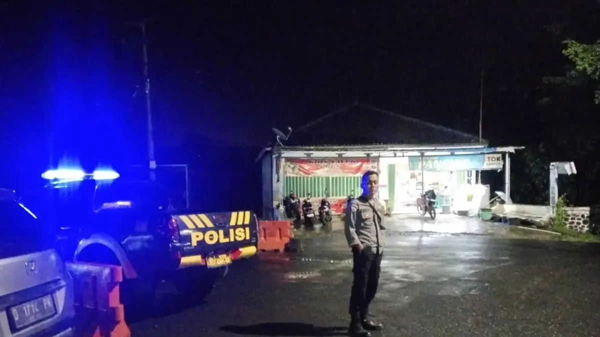 Polsek Wado Gencarkan Patroli Malam, Cegah Kejahatan di Permukiman Warga