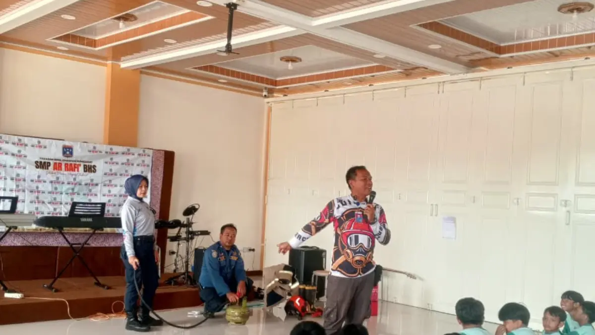 Aksi Sigap Pahlawan Api: Edukasi Kebencanaan dan Keselamatan Diri untuk Generasi SMP