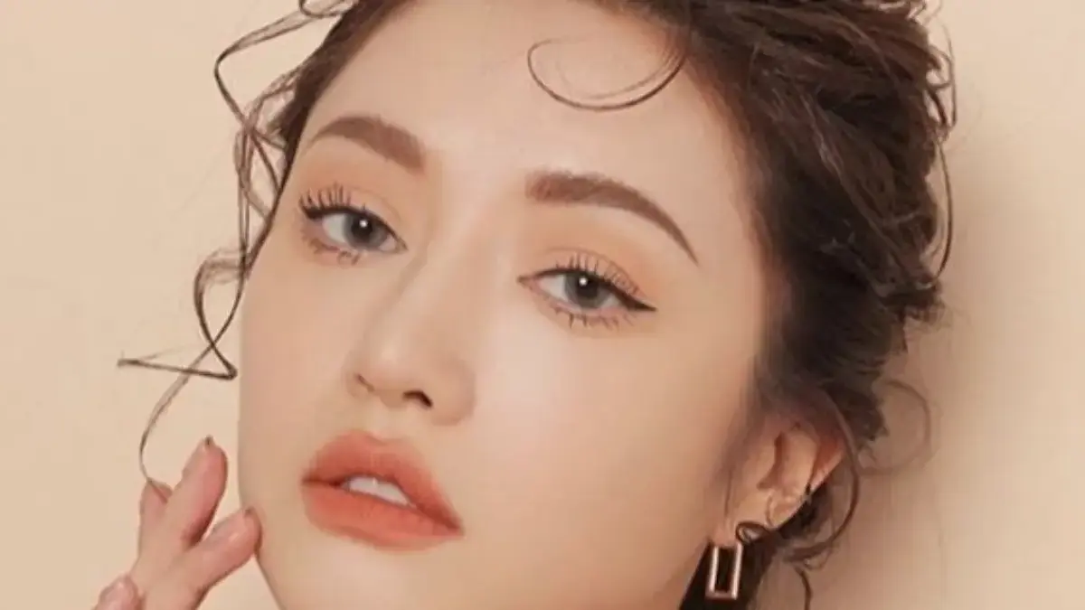 Makeup Natural & Tahan Lama? Ini Rahasia Bedak Multifungsi yang Wajib Dicoba