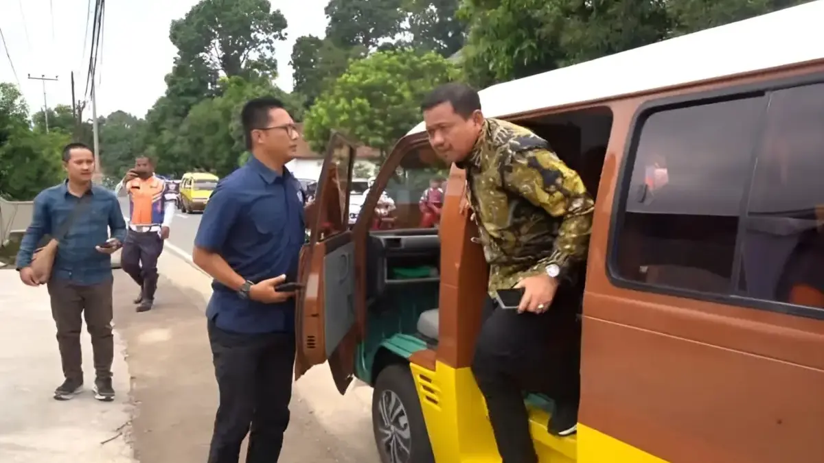 Bupati Dony Imbau ASN Taat Kebijakan Jumat Tanpa Kendaraan Dinas: “Ini Bukan Sekadar Aturan, Tapi Gerakan Bers Bupati Dony Imbau ASN Taat Kebijakan Jumat Tanpa Kendaraan Dinas: “Ini Bukan Sekadar Aturan, Tapi Gerakan Bers