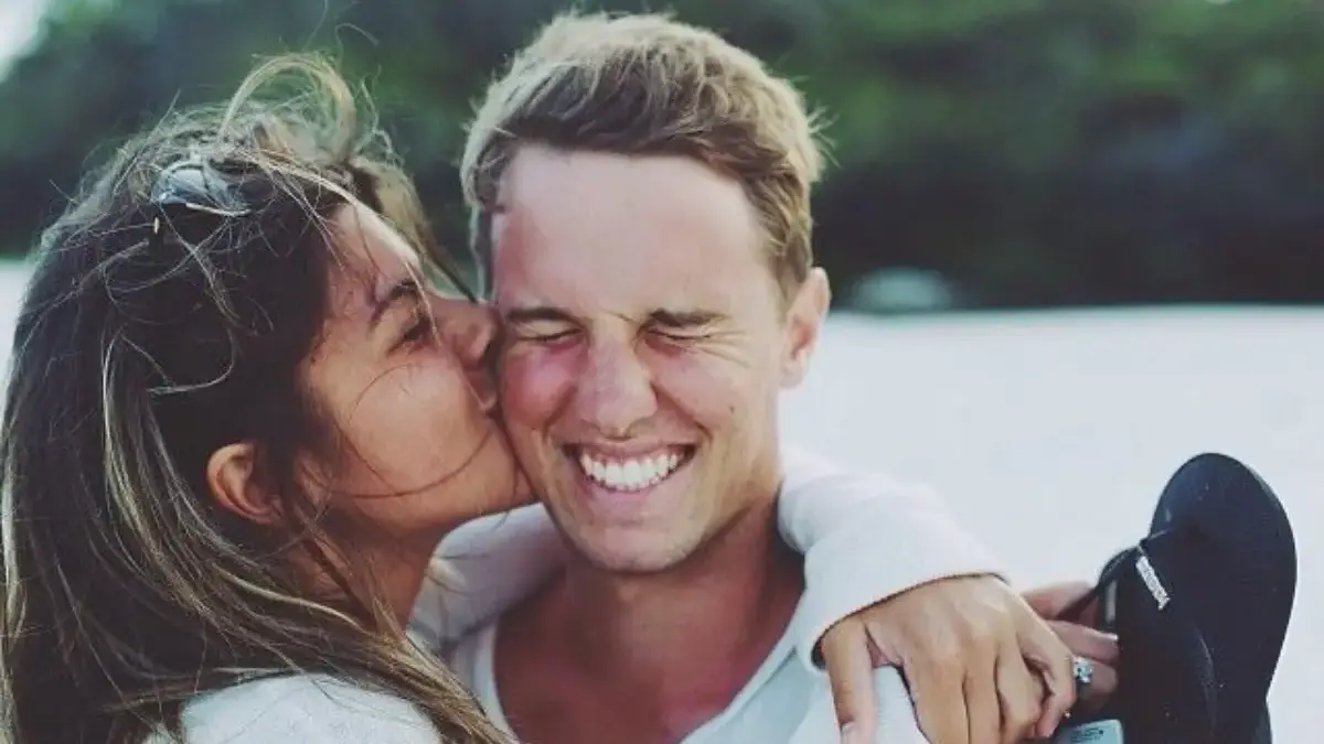 5 Tipe Ciuman yang Paling Disukai Pria (Dari Lembut Hingga Penuh Gairah) 5 Tipe Ciuman yang Paling Disukai Pria (Dari Lembut Hingga Penuh Gairah)