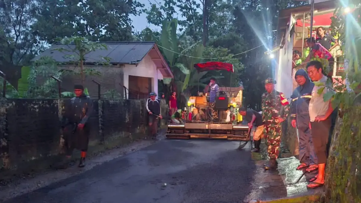 Pemdes Cikole Tuntaskan Hotmix Jalan Cikole–Cibunut Lewat Banprov Jabar 2025