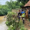 Tebing Sungai Cimande di Cimanggung Bergeser, Pemerintah Pasang Rucuk Bambu Cegah Longsor
