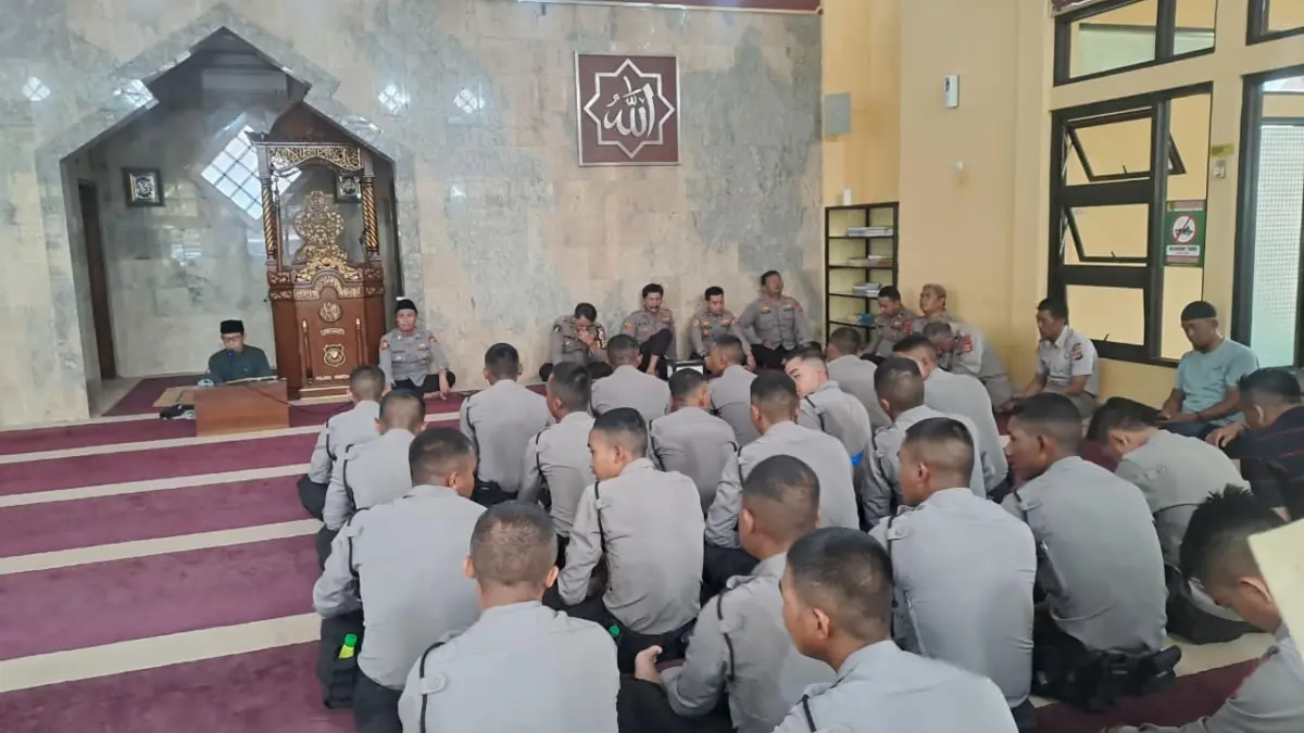 Polres Sumedang Gelar Pengajian Rutin untuk Meningkatkan Ketenangan Batin dan Spiritual Personel Polres Sumedang Gelar Pengajian Rutin untuk Meningkatkan Ketenangan Batin dan Spiritual Personel