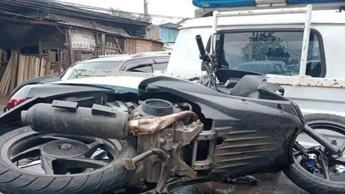Adrian Fadillah Tewas Terlindas di Jalan Bandung–Cirebon, Motor Hancur dan Satu Korban Lain Luka-Luka Adrian Fadillah Tewas Terlindas di Jalan Bandung–Cirebon, Motor Hancur dan Satu Korban Lain Luka-Luka