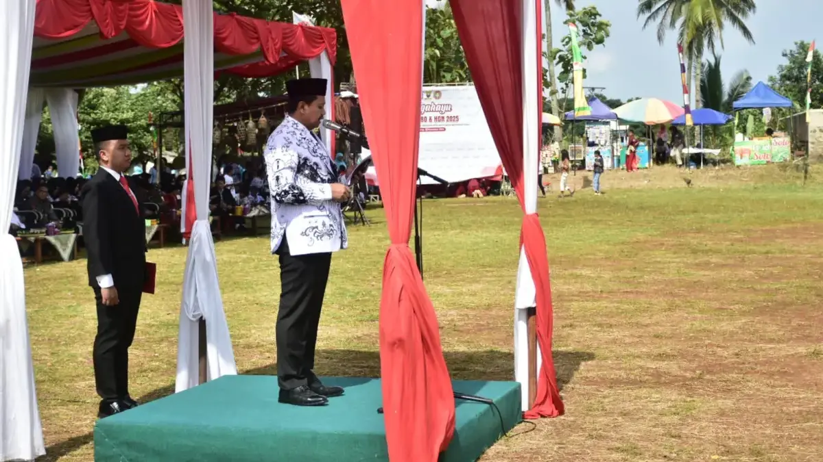 Mendekatkan Guru dengan Masyarakat, Rayakan HUT PGRI di Lapang Desa Mendekatkan Guru dengan Masyarakat, Rayakan HUT PGRI di Lapang Desa