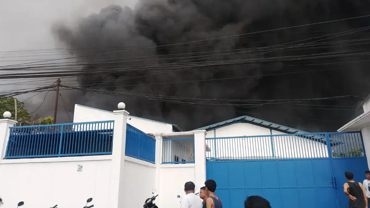 Pabrik Kain PT Toho di Cikancung Dilalap Api, Asap Tebal Terlihat dari Kejauhan