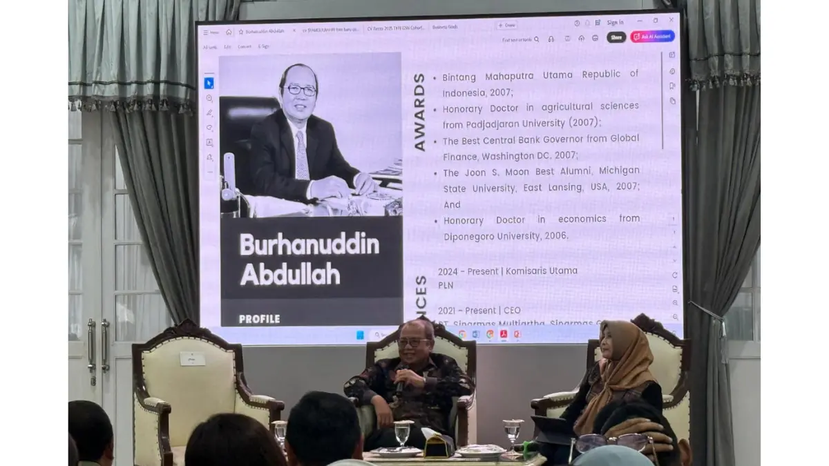 PLN Sumedang Berkomitmen Siap Mendukung Setiap Program Pembangunan Pemda Sumedang Komisaris Utama PT PLN Persero, Dr (Hc) Ir Burhanudin Abdulah MA., saat menyampaikan materi pada acara Reform