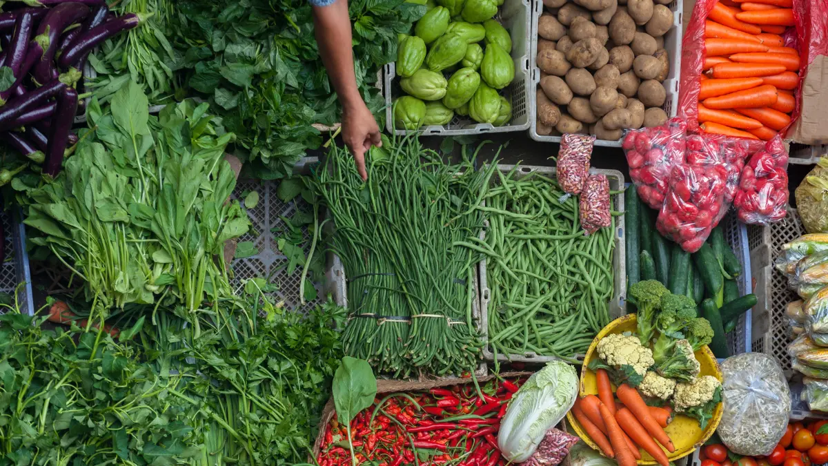 Menjelang Nataru, Harga Pangan di Pasar Tanjungsari Mulai Bergerak: Beras Stabil, Cabai dan Bawang Masih Sensi Menyambut momentum Natal dan Tahun Baru (Nataru) 2025, dinamika harga pangan kembali menjadi perhatian masyara