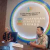 Petugas BPS Garut menjelaskan soal DTSEN. Hendra Sukatriyana, Statistisi Ahli Muda BPS Kabupaten Garut (kanan)