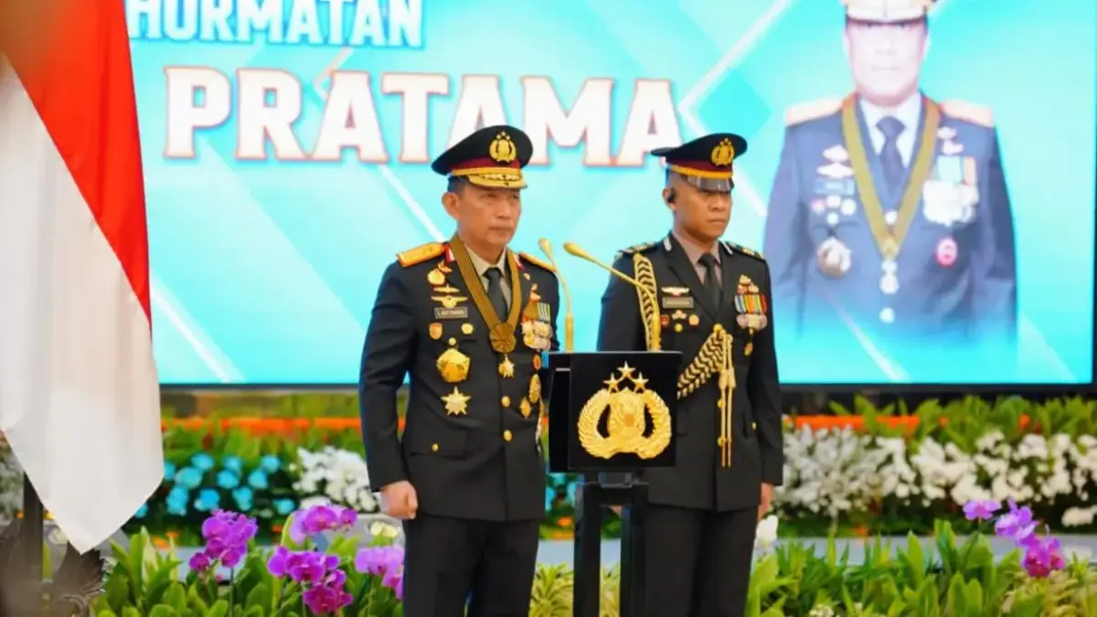 Kapolri Listyo Sigit Beri Penghargaan Bintang Bhayangkara Pratama kepada Para Perwira