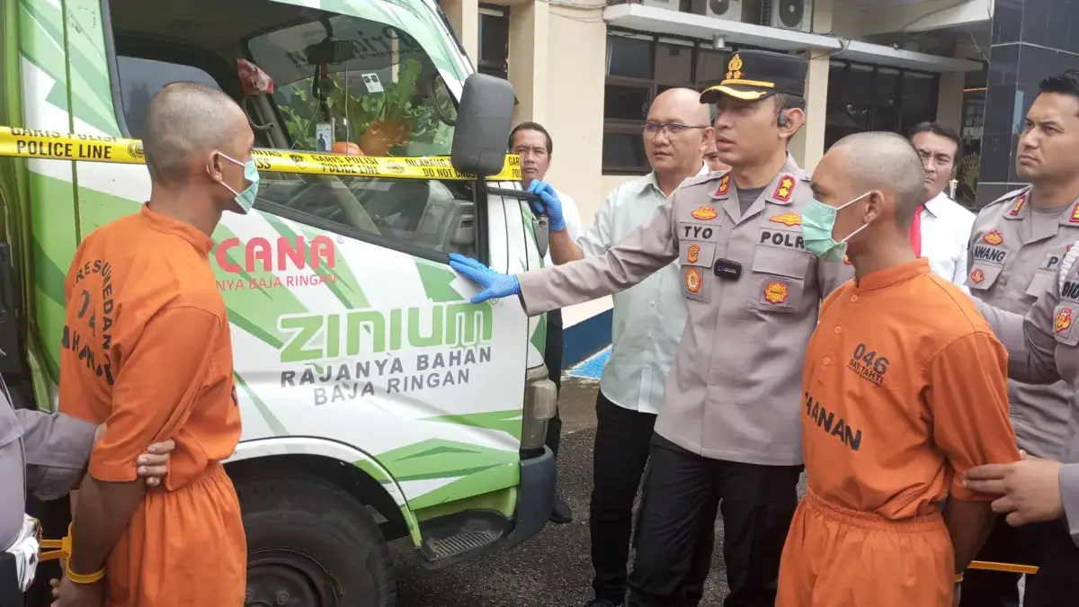 Nekat Nyolong di Jalan Tol, Polisi Ringkus Kakak Beradik Pengantar Baja Ringan