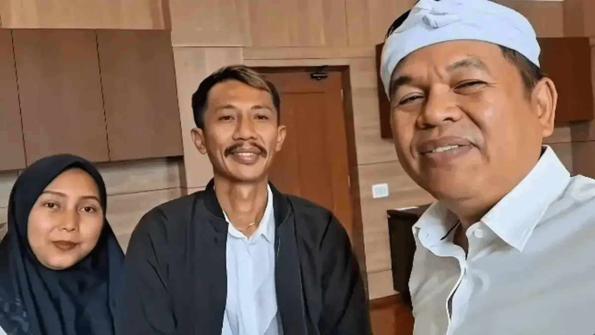 Tepati Janji, KDM Kunjungi Orangtua Anak Kena Tampar Guru di SMPN 2 Subang Tepati Janji, KDM Kunjungi Orangtua Anak Kena Tampar Guru di SMPN 2 Subang
