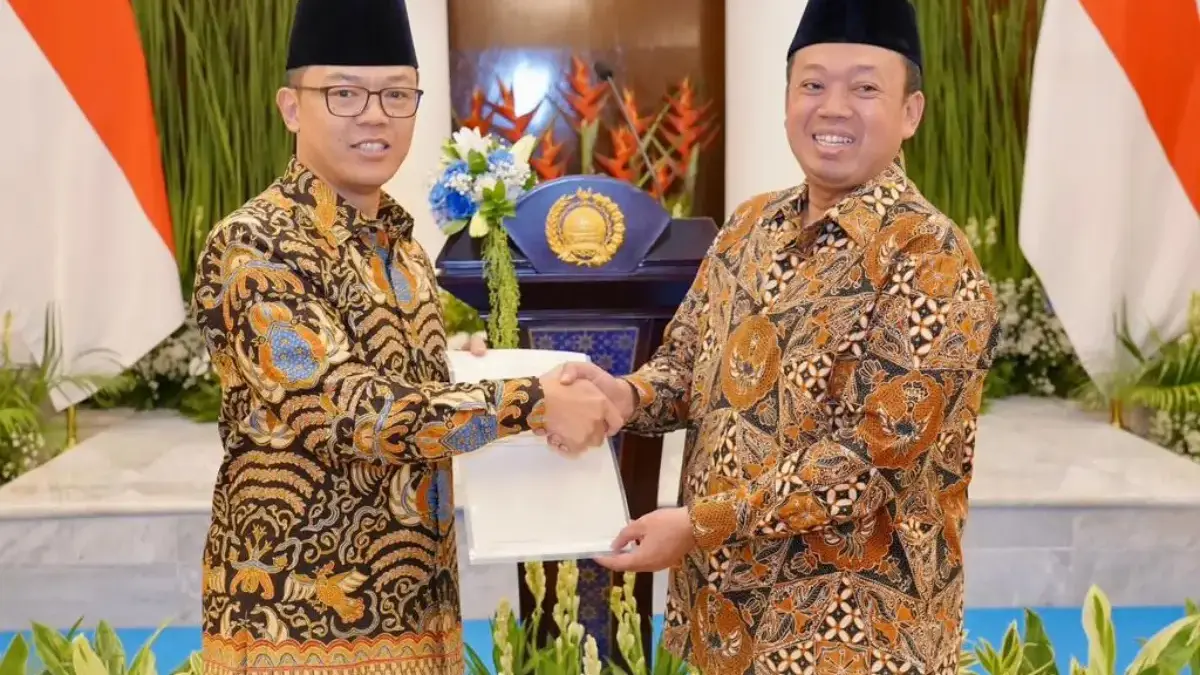 Serahkan Sertipikat Hak Pakai kepada Menteri Luar Negeri, Menteri Nusron: Langkah Amankan Aset Negara Serahkan Sertipikat Hak Pakai kepada Menteri Luar Negeri, Menteri Nusron: Langkah Amankan Aset Negara