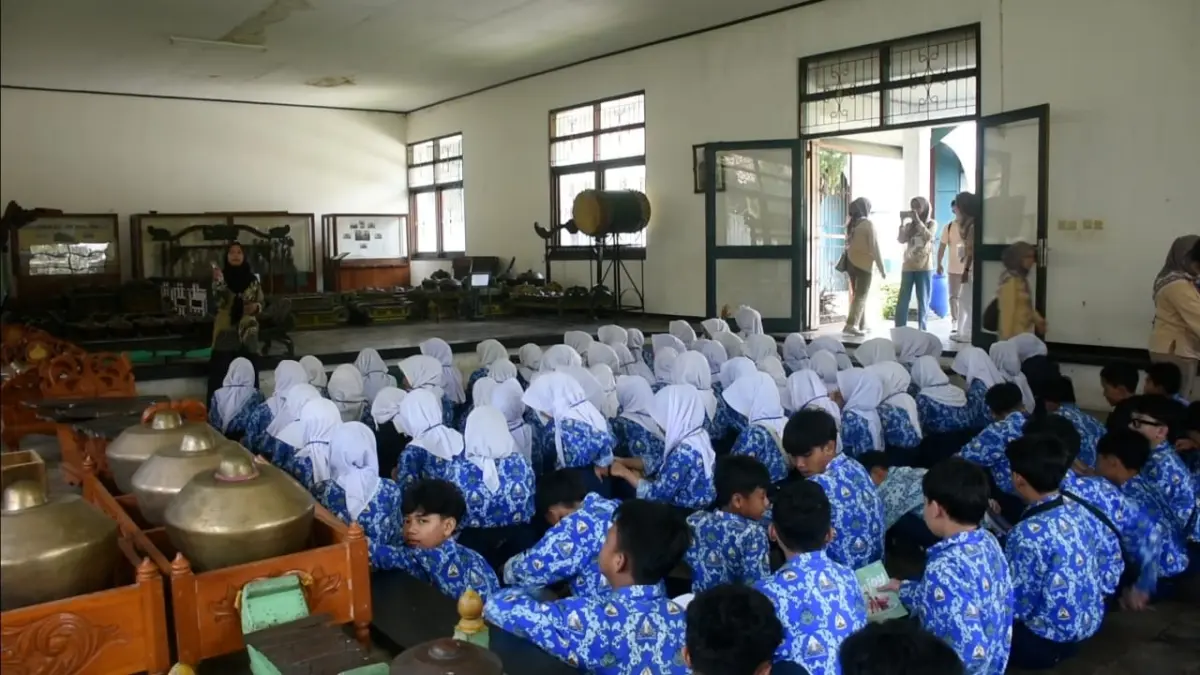 Ratusan Pelajar SMP Jatinangor Kunjungi Museum Prabu Geusan Ulun, Belajar Sejarah Sumedang Secara Langsung
