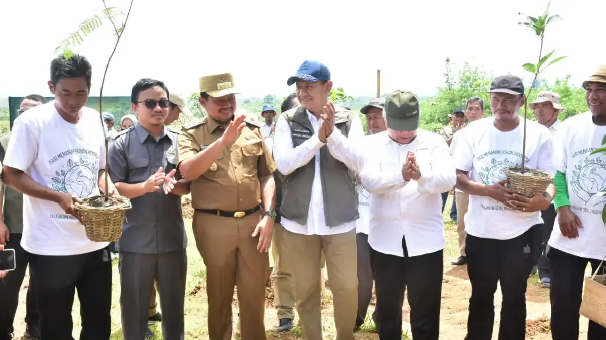 Bupati Dony Sampaikan Permohonan Izin Ke Wamenhut soal Relokasi Jalan Surian