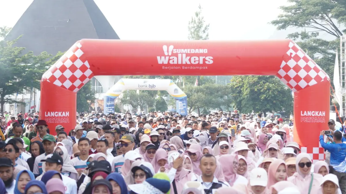 Bupati Dony Lepas Peserta Fun Walk Dalam Rangka HUT KORPRI dan HUT DWP 2025 Bupati Dony Lepas Peserta Fun Walk Dalam Rangka HUT KORPRI dan HUT DWP 2025