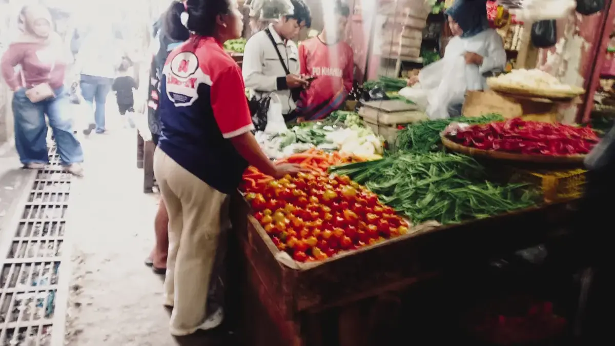 Menjelang Tahun Baru 2026, Harga Cabai di Pasar Tanjungsari Naik Sementara Parakanmuncang Tetap Stabil