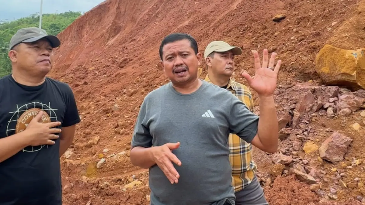 Bupati Tutup Sementara Jalur Lingkar Utara saat Hujan untuk Cegah Longsor Bupati Tutup Sementara Jalur Lingkar Utara saat Hujan untuk Cegah Longsor