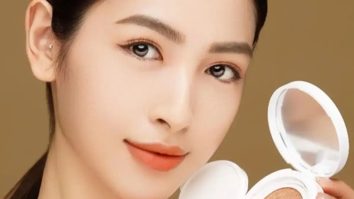 3 Cara Pakai Bedak Compact untuk Hasil Makeup Maksimal 3 Cara Pakai Bedak Compact untuk Hasil Makeup Maksimal