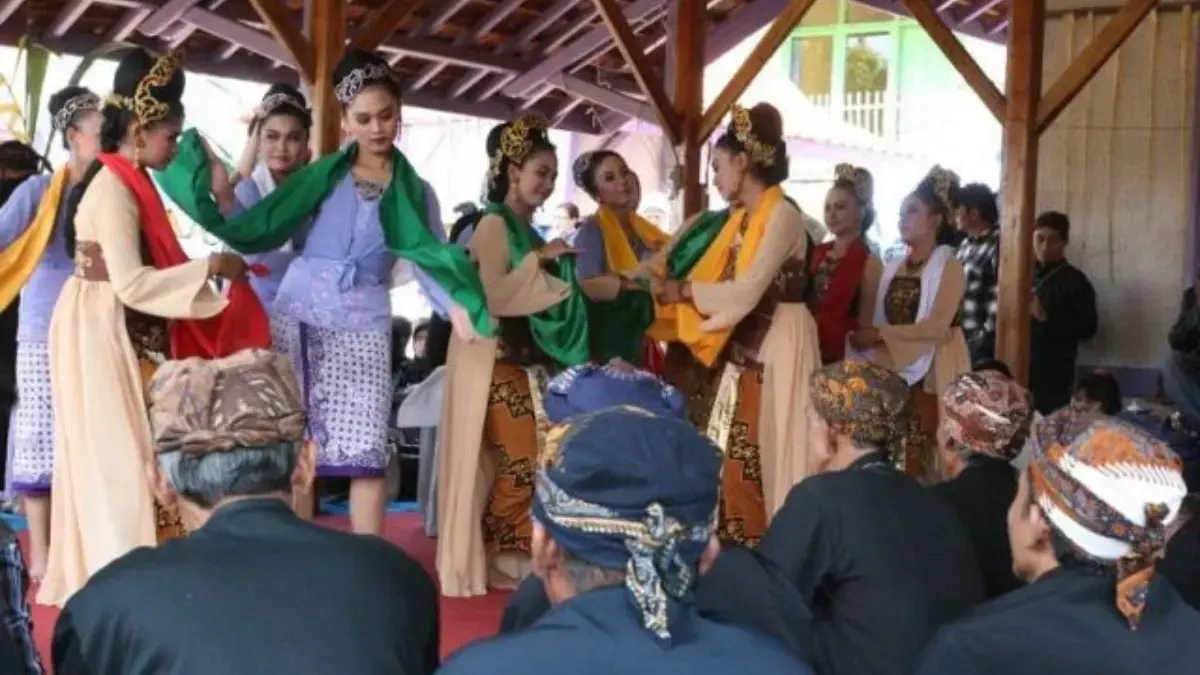 Tarian penggiring ritual Ngalaksa